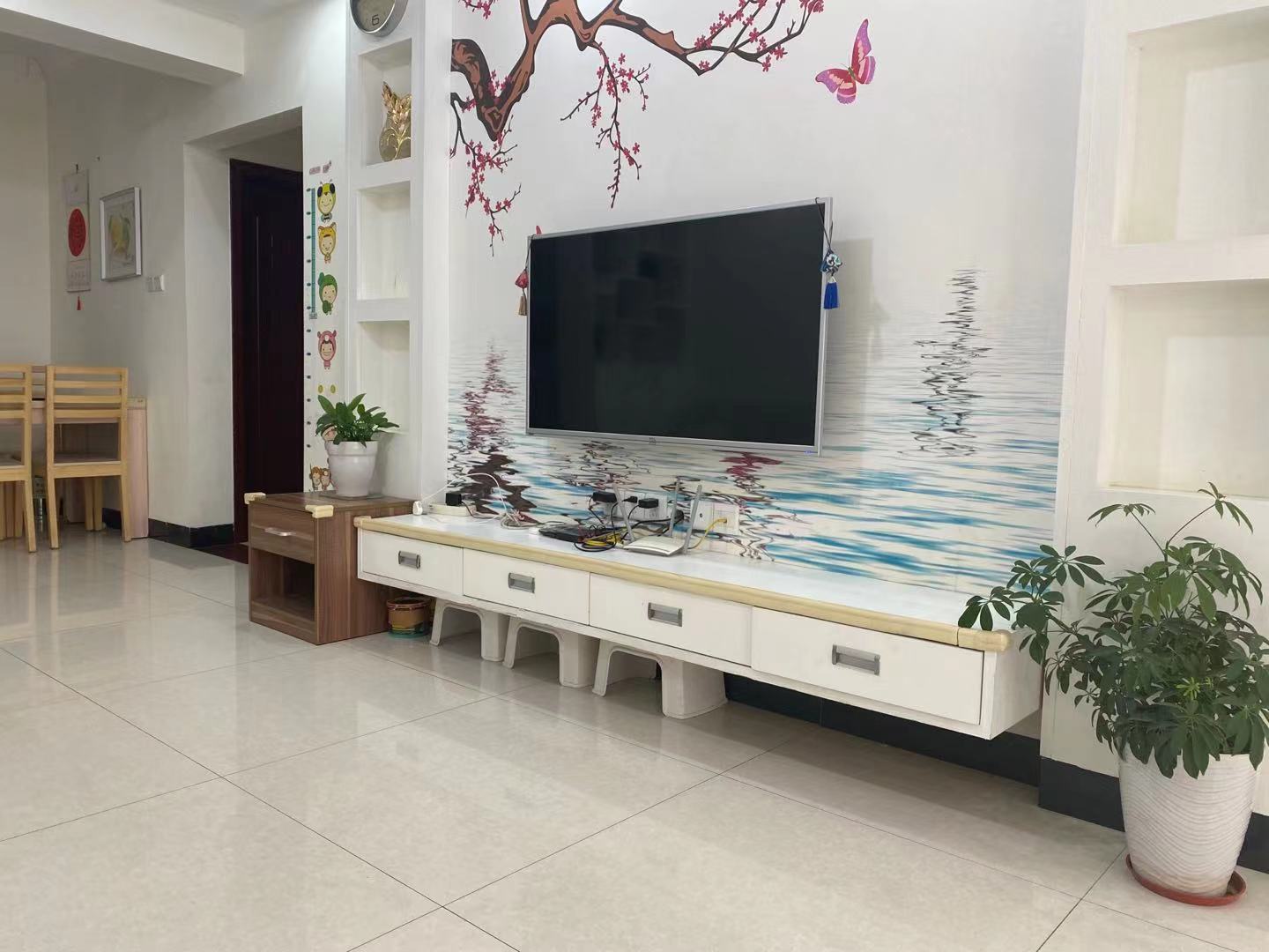 愉景湾东域  3室2厅1卫   2000.00元/月室内图