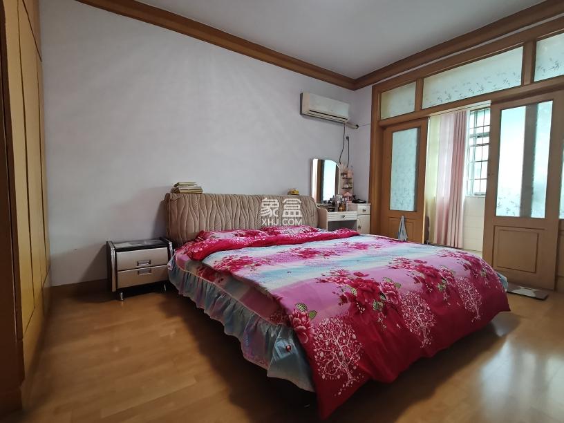 八方茗苑  4室2厅2卫    63.8万 八方茗苑  4室2厅2卫    63.8万卧室