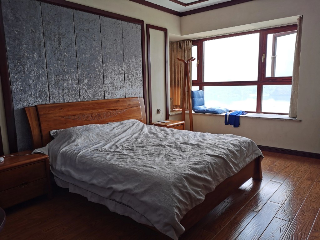 桃花源里  4室2厅3卫   168.00万卧室