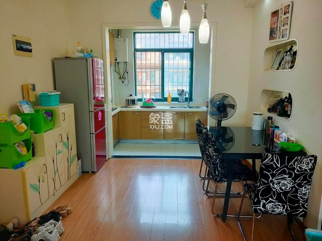 尚格名城花好悦园4期 4室2厅2卫 70.00万 尚格名城花好悦园4期 4室2厅2卫 70.00万客厅