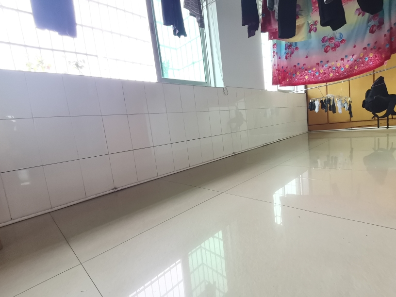 八方茗苑  4室2厅2卫    63.8万 八方茗苑  4室2厅2卫    63.8万阳台