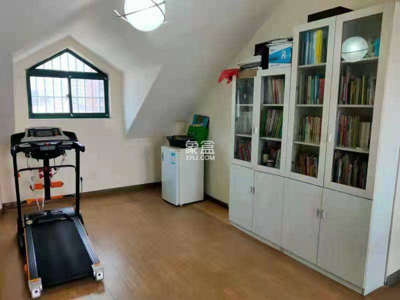 尚格名城花好悦园4期 4室2厅2卫 70.00万 尚格名城花好悦园4期 4室2厅2卫 70.00万客厅