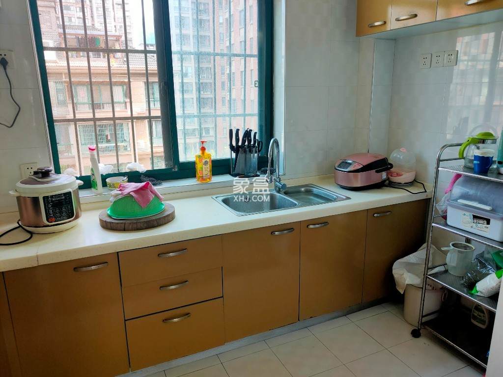 尚格名城花好悦园4期 4室2厅2卫 70.00万 尚格名城花好悦园4期 4室2厅2卫 70.00万客厅