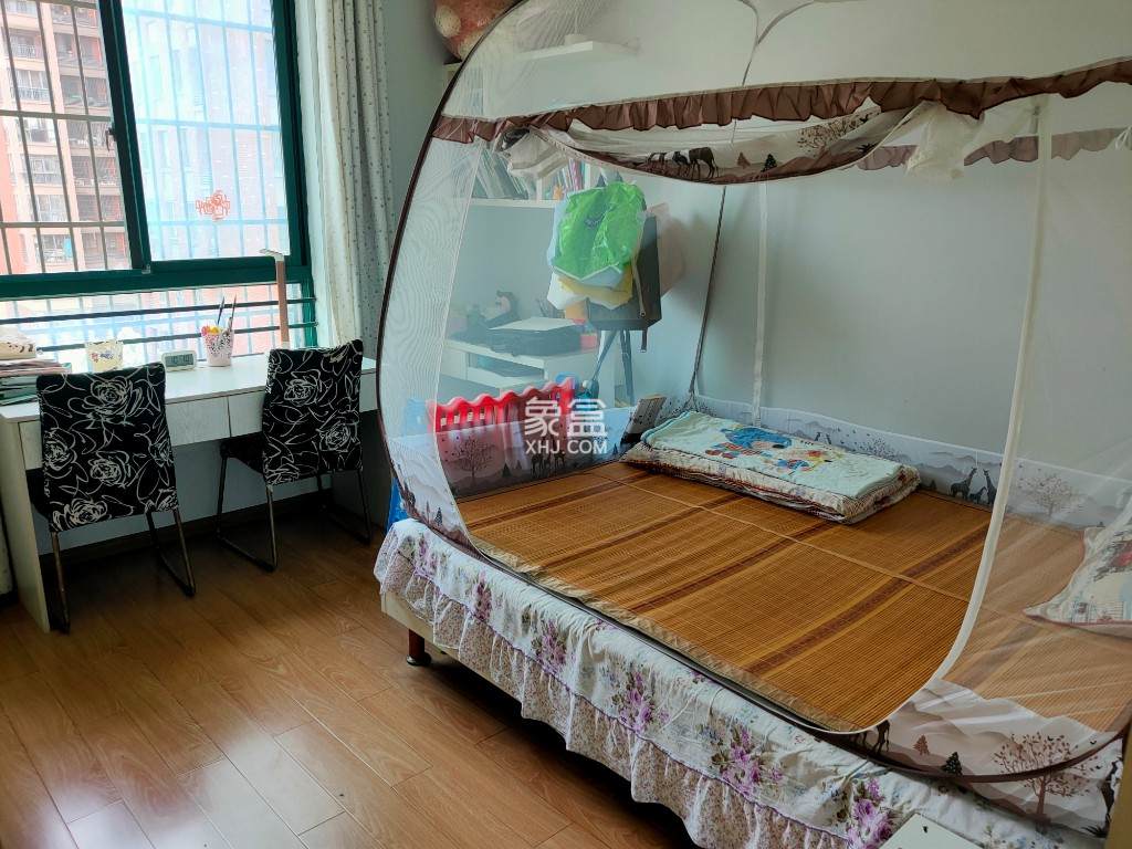 尚格名城花好悦园4期 4室2厅2卫 70.00万 尚格名城花好悦园4期 4室2厅2卫 70.00万客厅