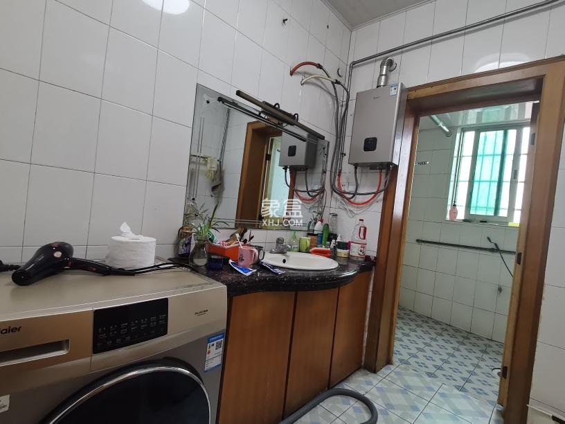 八方茗苑  4室2厅2卫    63.8万 八方茗苑  4室2厅2卫    63.8万卫生间