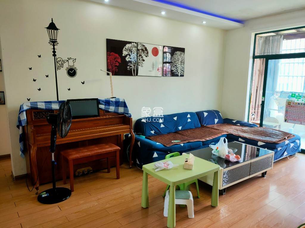 尚格名城花好悦园4期 4室2厅2卫 70.00万 尚格名城花好悦园4期 4室2厅2卫 70.00万客厅