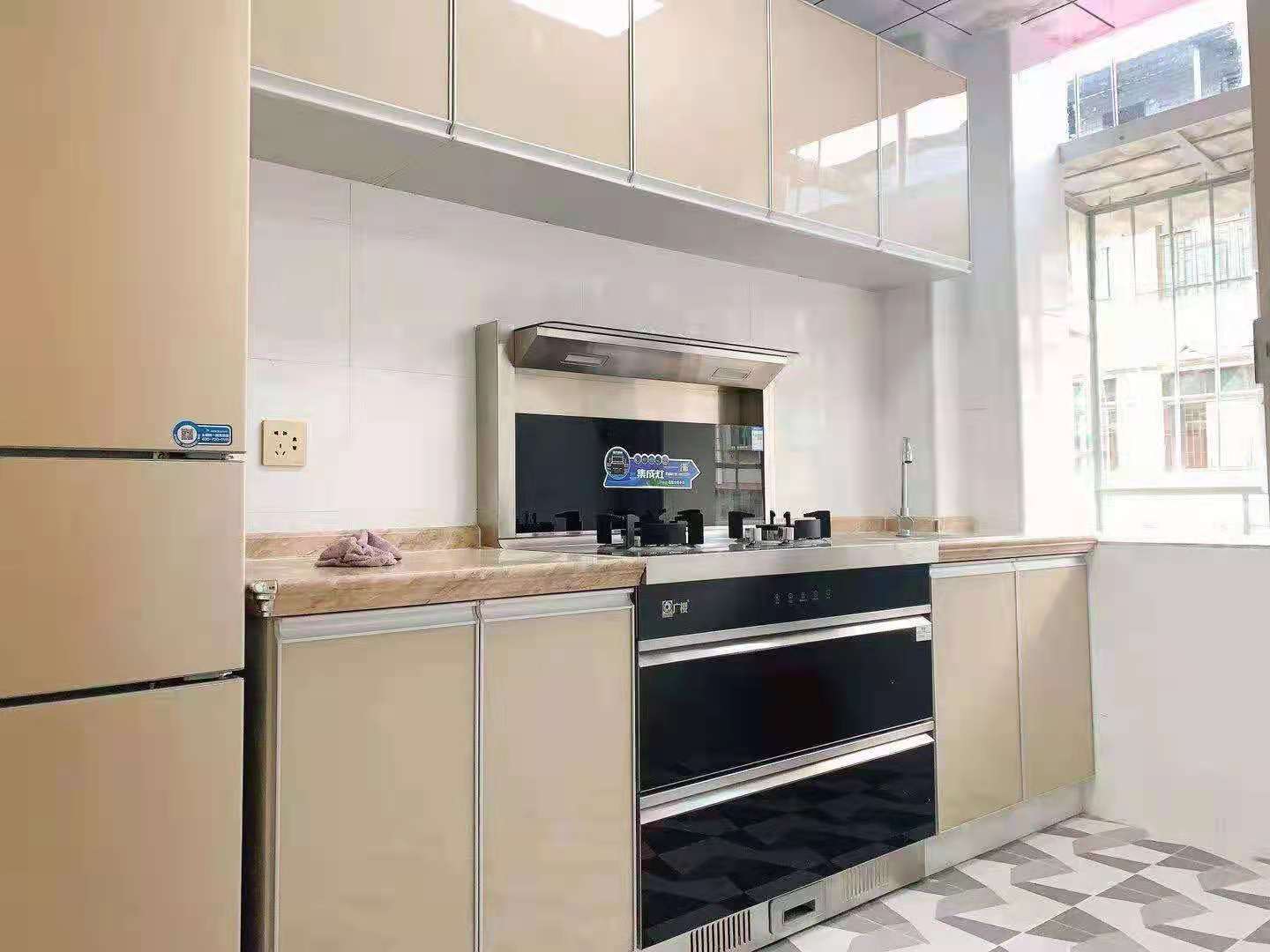 涟钢大市场  3室2厅1卫    36.8万 涟钢大市场  3室2厅1卫    36.8万厨房