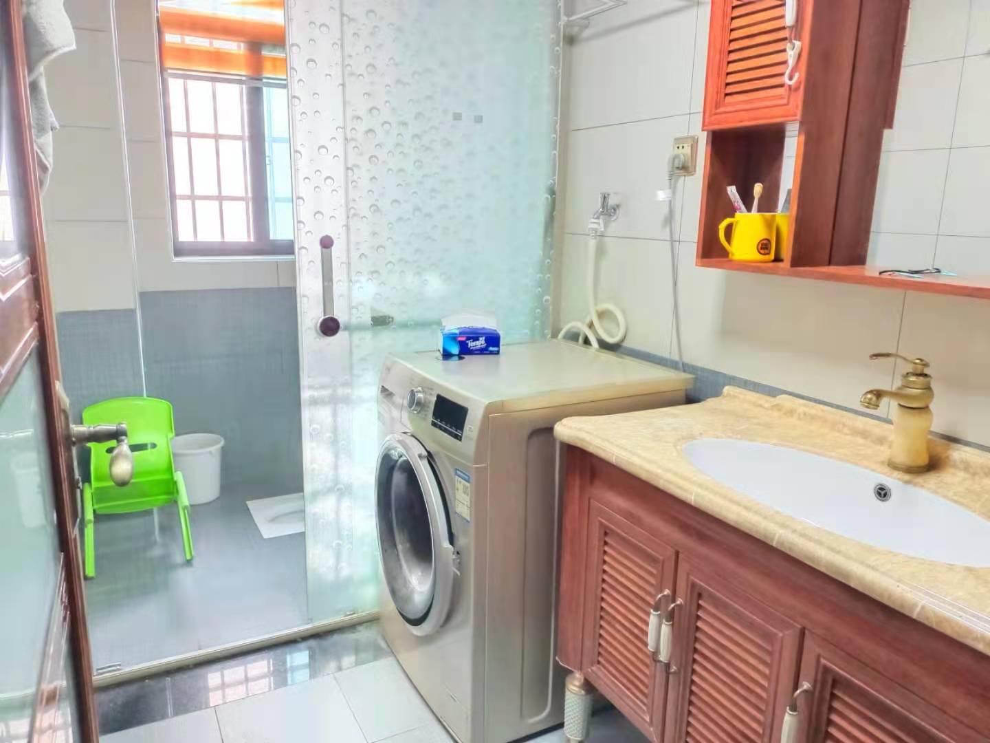 鸿星新天地 4室2厅2卫 100.0万 鸿星新天地 4室2厅2卫 100.0万客厅