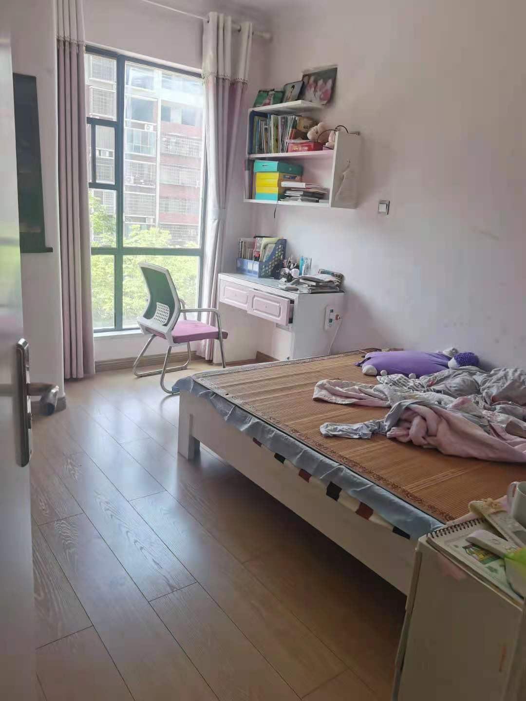 南苑上和二期 3室1厅1卫 120.0万 南苑上和二期 3室1厅1卫 120.0万卧室