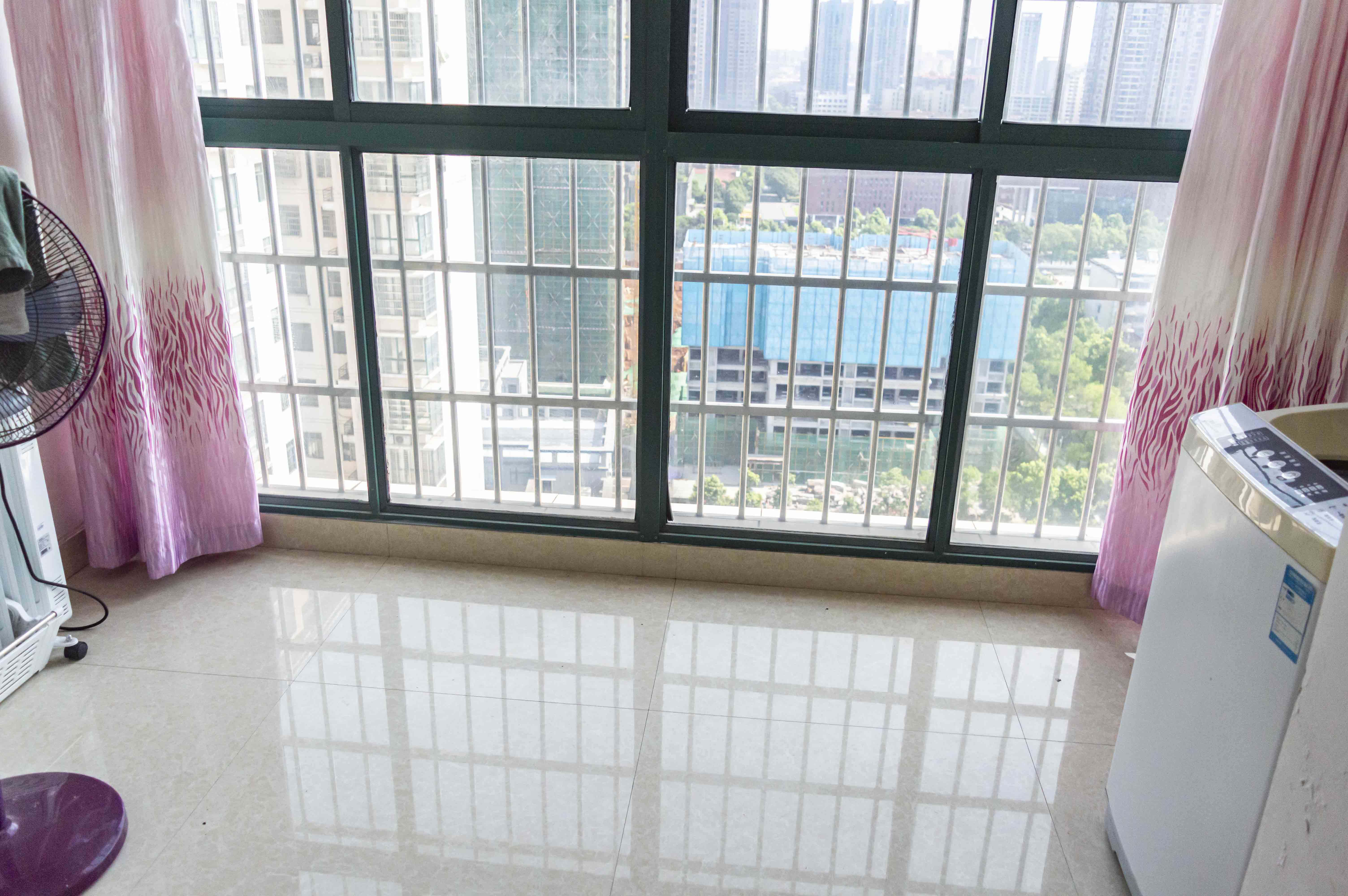 品阁 3室2厅2卫 85.0万 品阁 3室2厅2卫 85.0万客厅