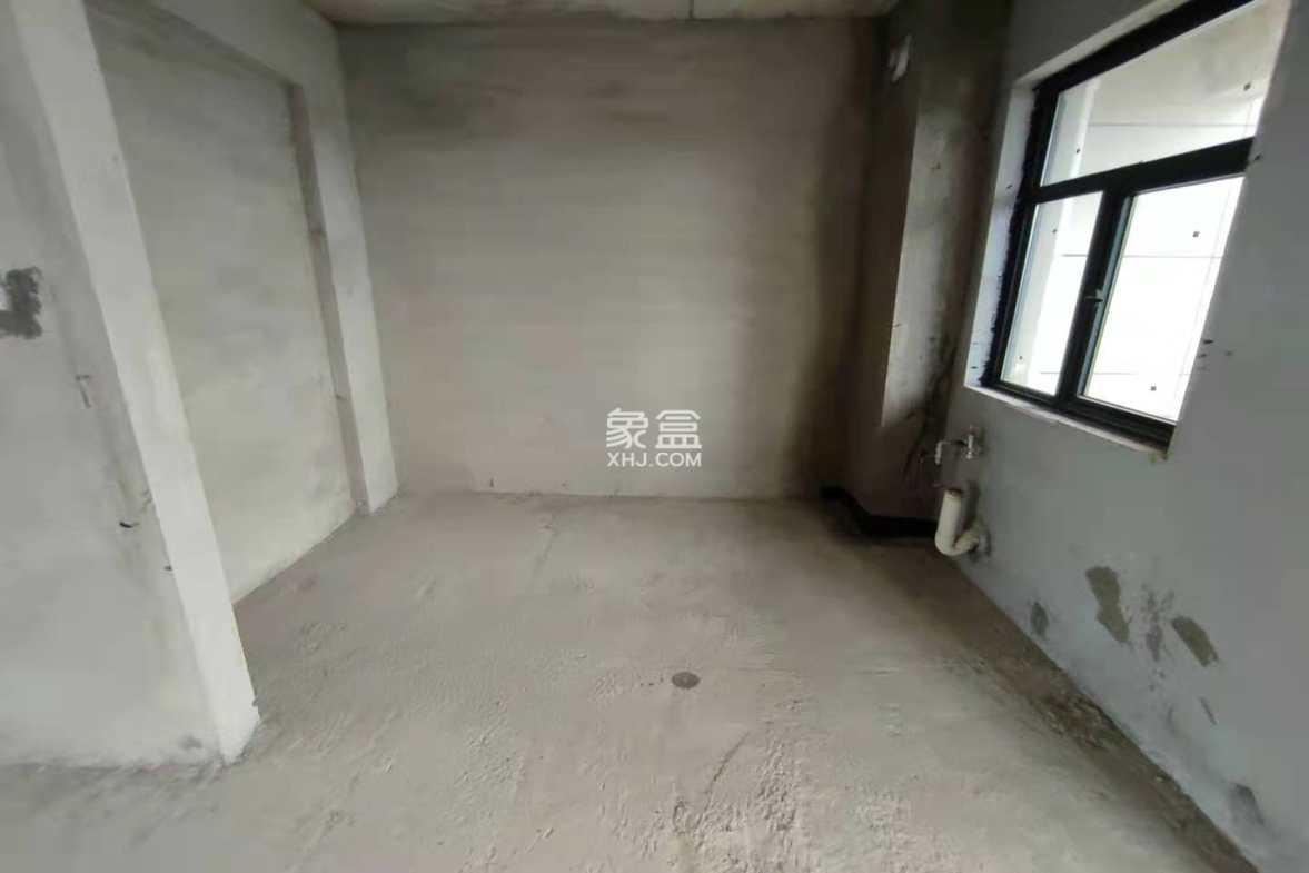 诚信东郡 4室2厅2卫 66.8万 诚信东郡 4室2厅2卫 66.8万客厅