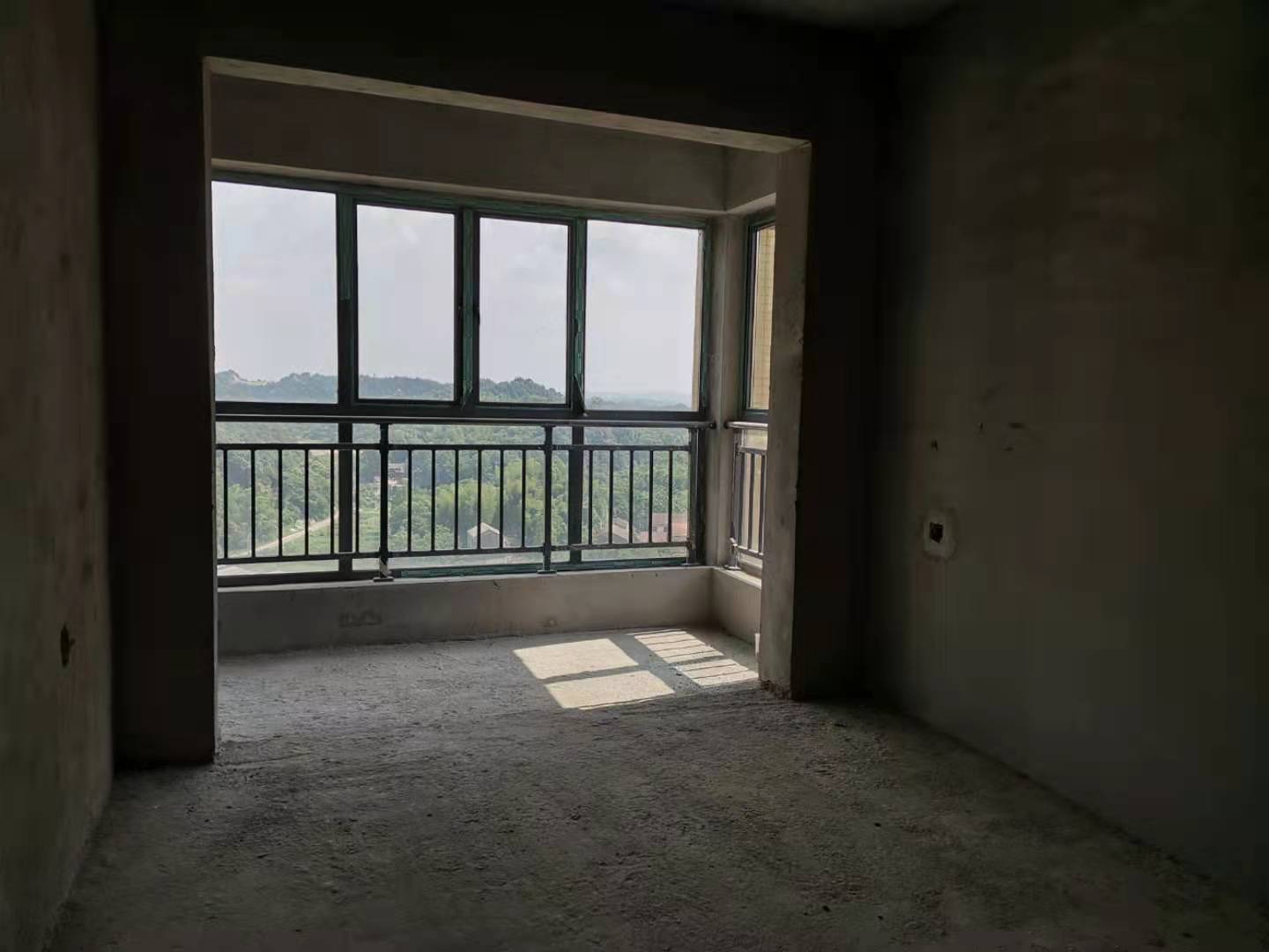 诚信东郡  3室2厅2卫    62.8万 诚信东郡  3室2厅2卫    62.8万客厅