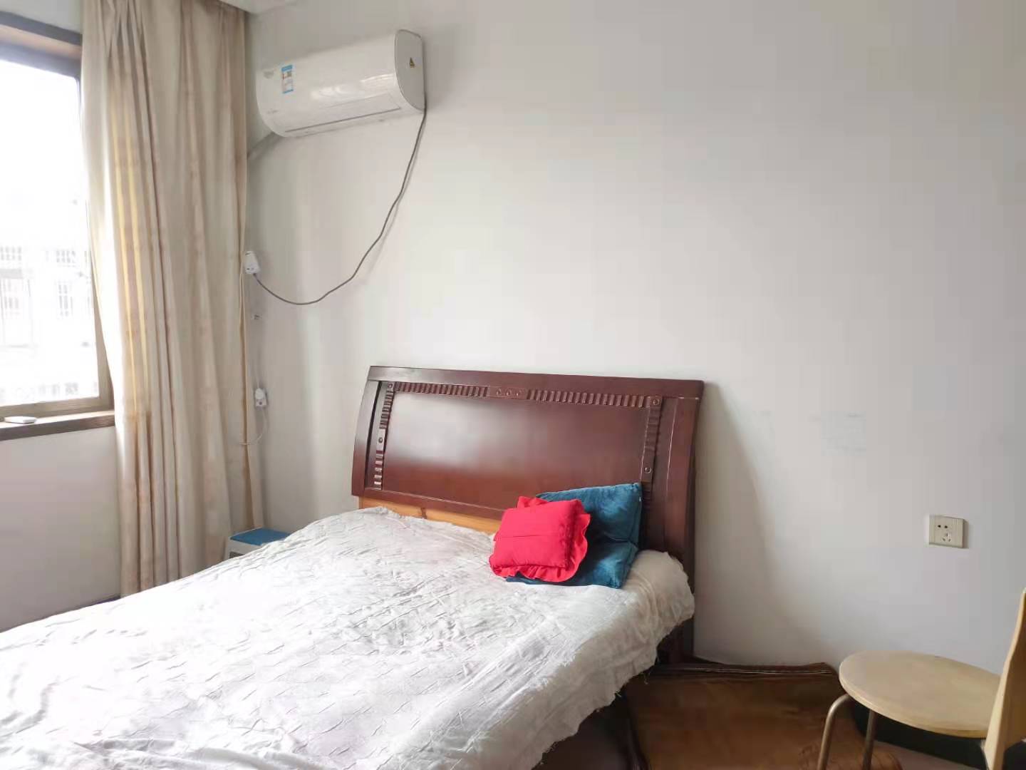 梓山苑小区  3室2厅2卫   53.80万卧室
