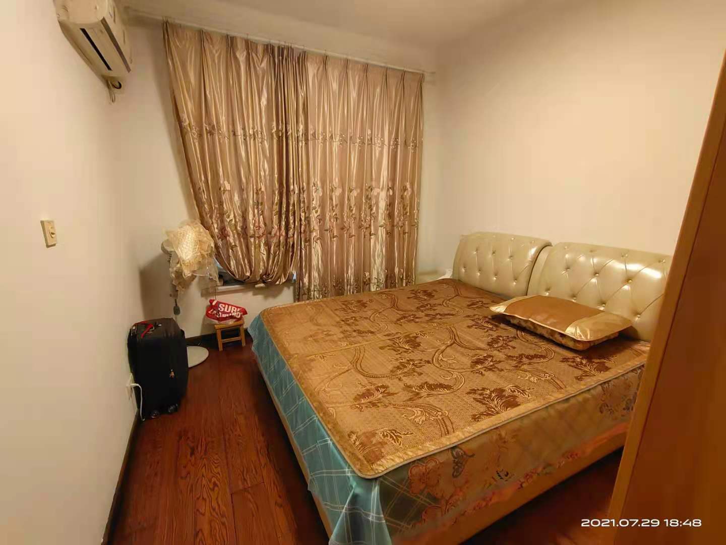 山水国际 5室2厅3卫 145.0万 山水国际 5室2厅3卫 145.0万客厅