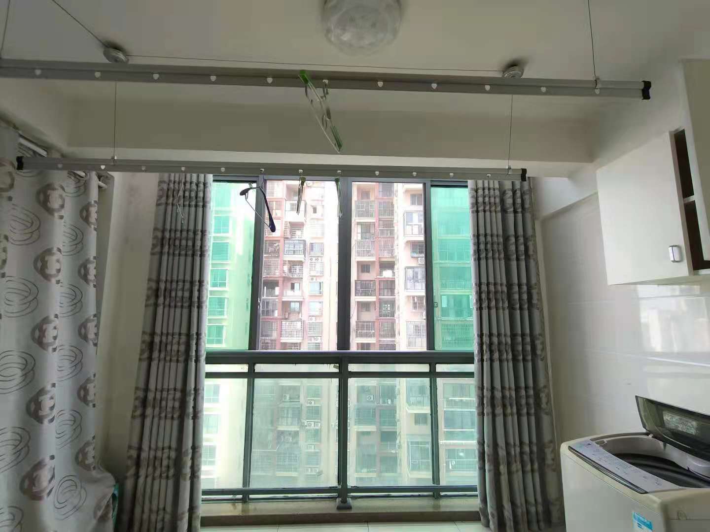 鹏利广场  1室1厅1卫    1300.0元/月 鹏利广场  1室1厅1卫    1300.0元/月