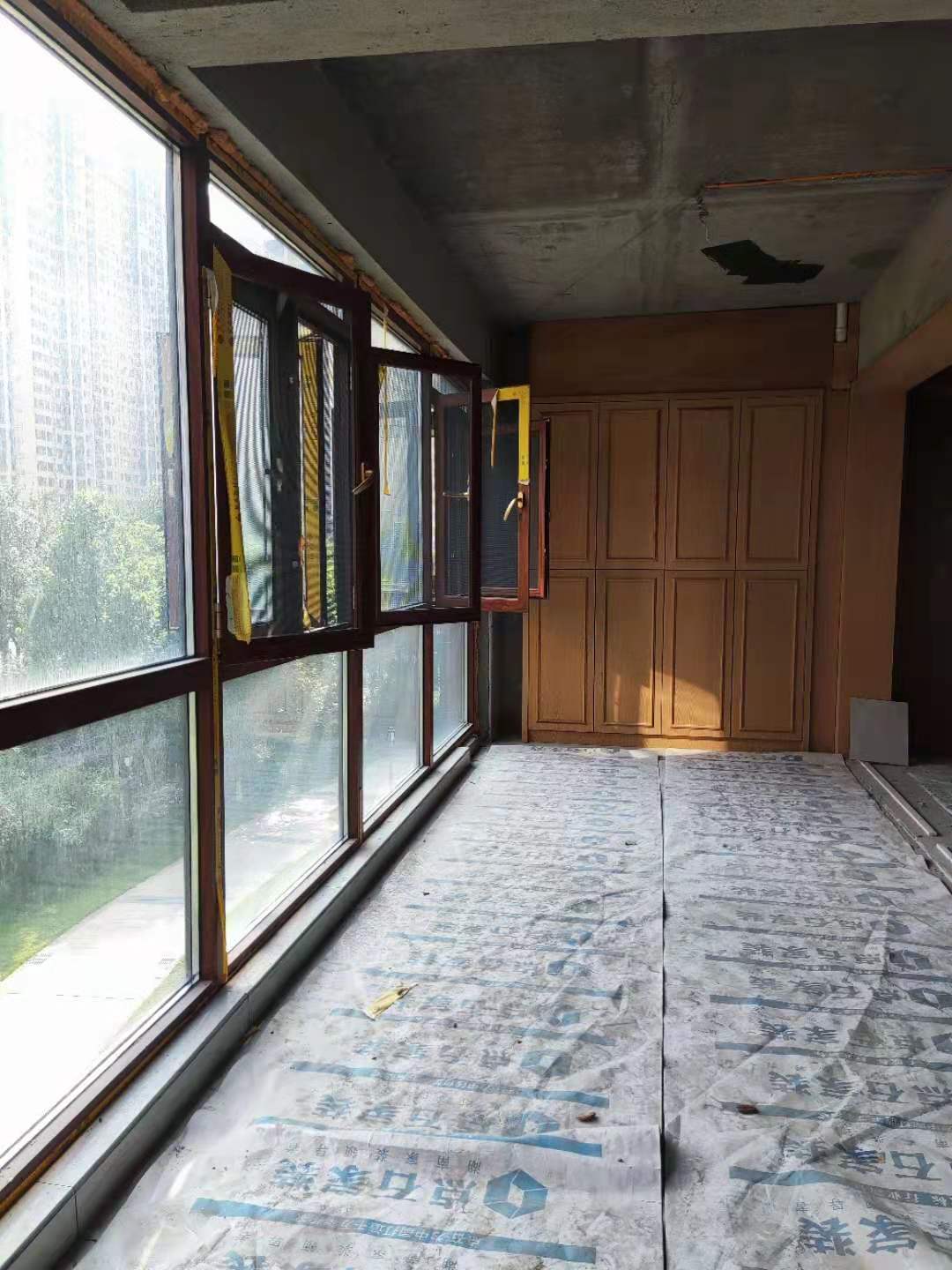 珠江帝景山庄  5室2厅2卫   105.00万卧室