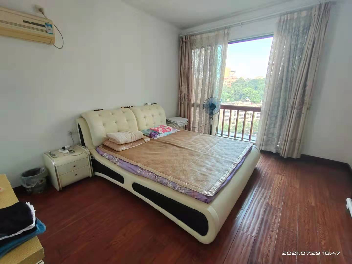 山水国际 5室2厅3卫 145.0万 山水国际 5室2厅3卫 145.0万客厅