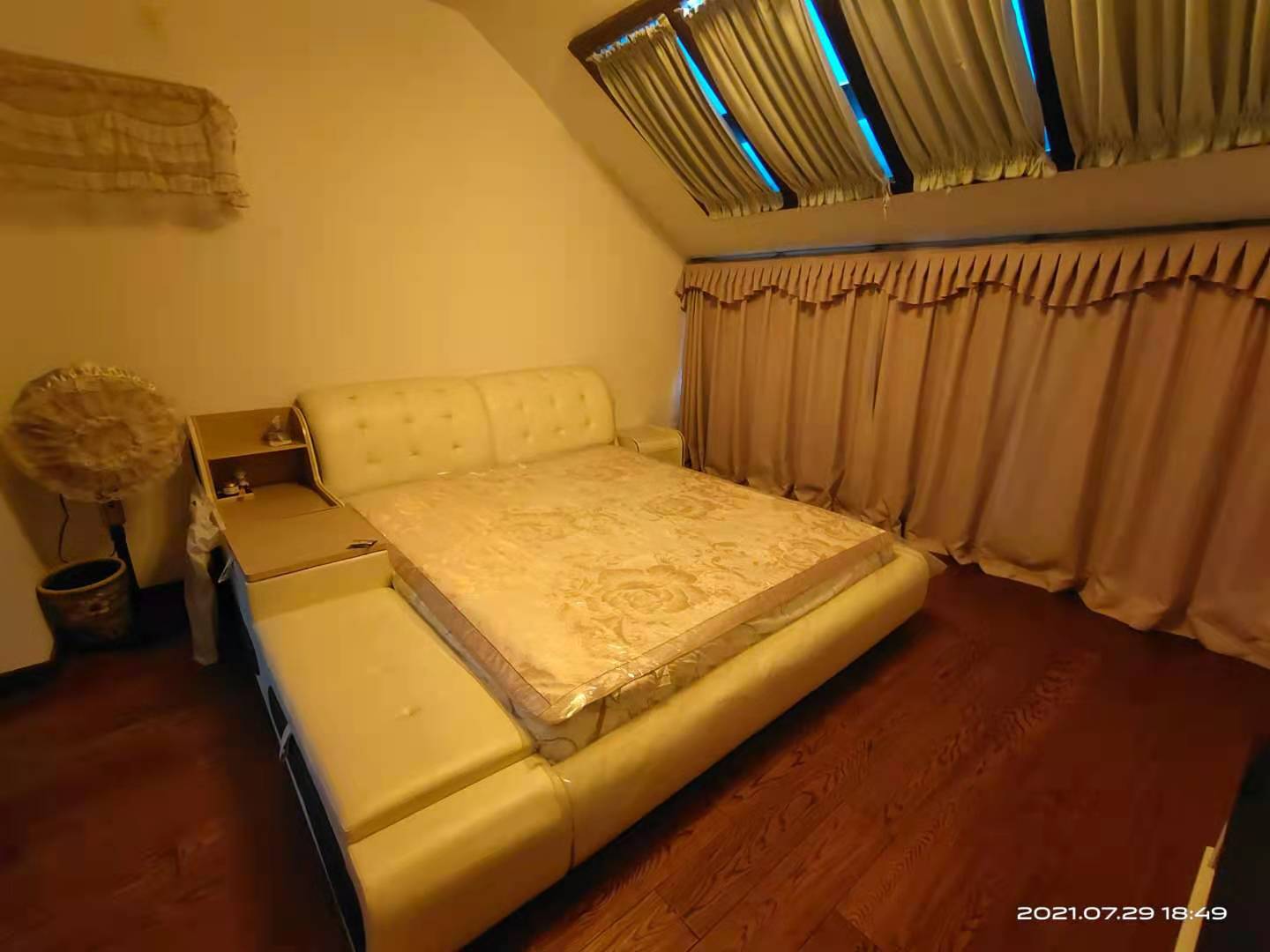 山水国际 5室2厅3卫 145.0万 山水国际 5室2厅3卫 145.0万客厅