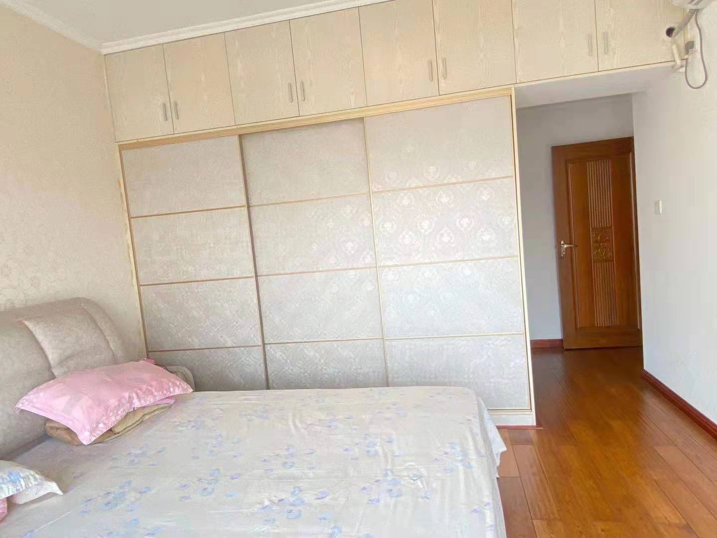 华晨御园 3室2厅2卫 130.0万 华晨御园 3室2厅2卫 130.0万客厅