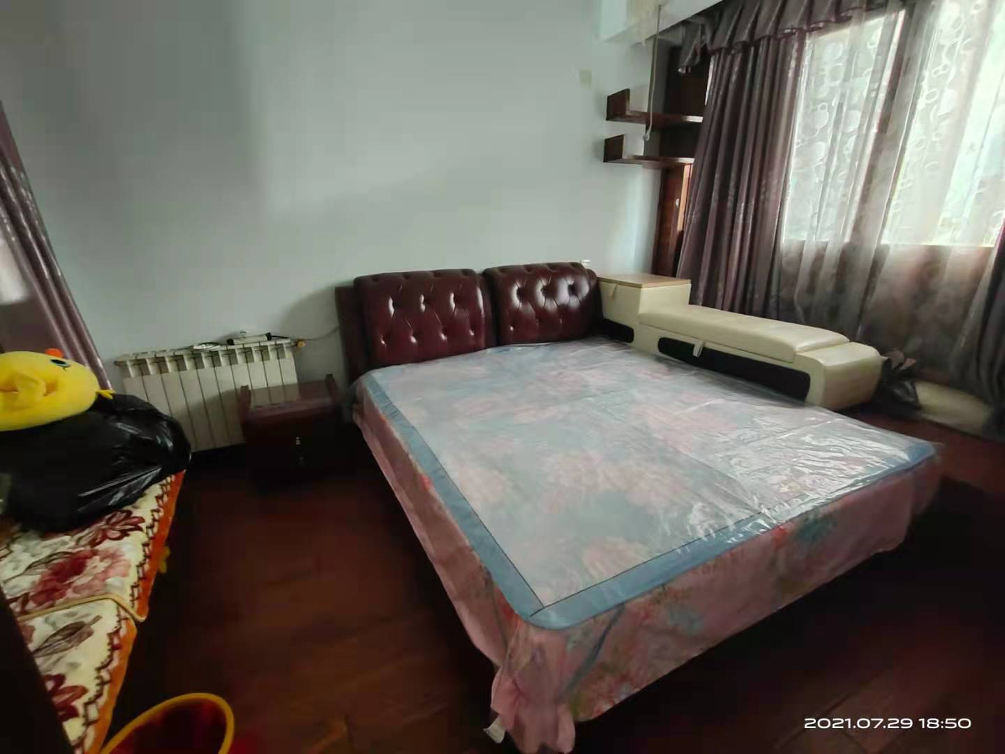 山水国际 5室2厅3卫 145.0万 山水国际 5室2厅3卫 145.0万客厅