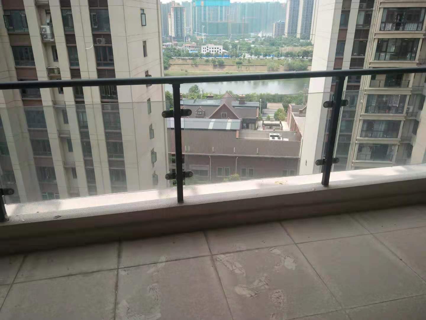 华耀碧桂园十里江湾观澜  4室2厅2卫   100.00万卫生间