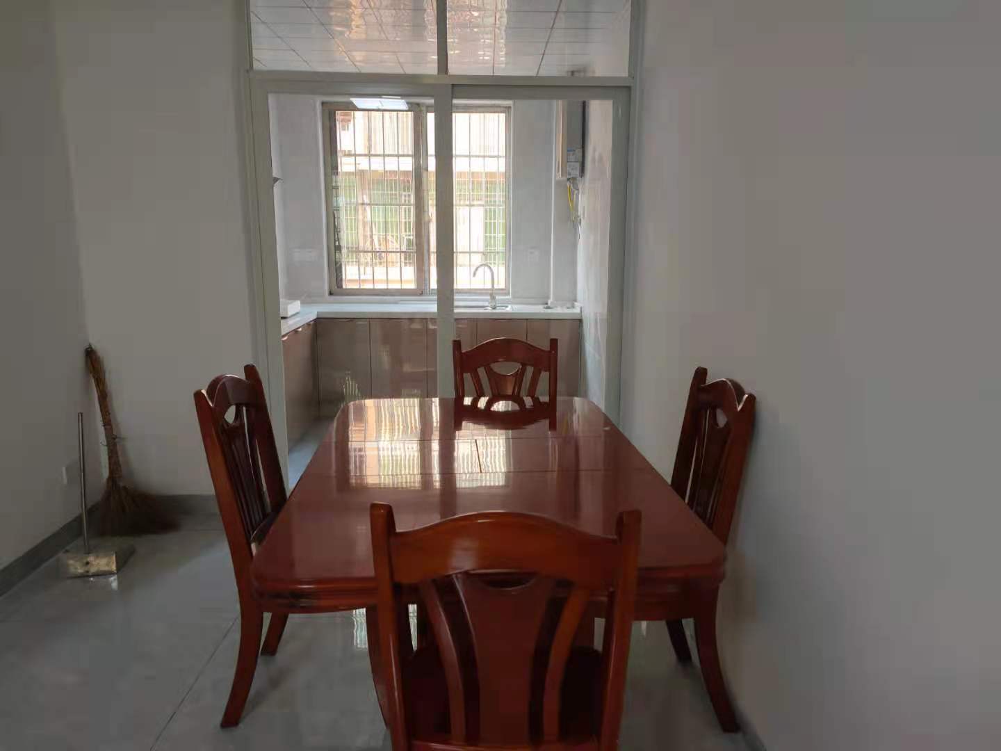 大立小区  2室1厅1卫    1280.0元/月 大立小区  2室1厅1卫    1280.0元/月室内图