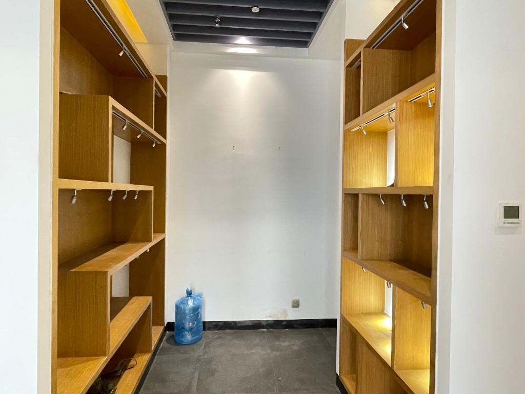 神农文化休闲街(华人街) 0室0厅0卫 4000.0元/月 神农文化休闲街(华人街) 0室0厅0卫 4000.0元/月室内图