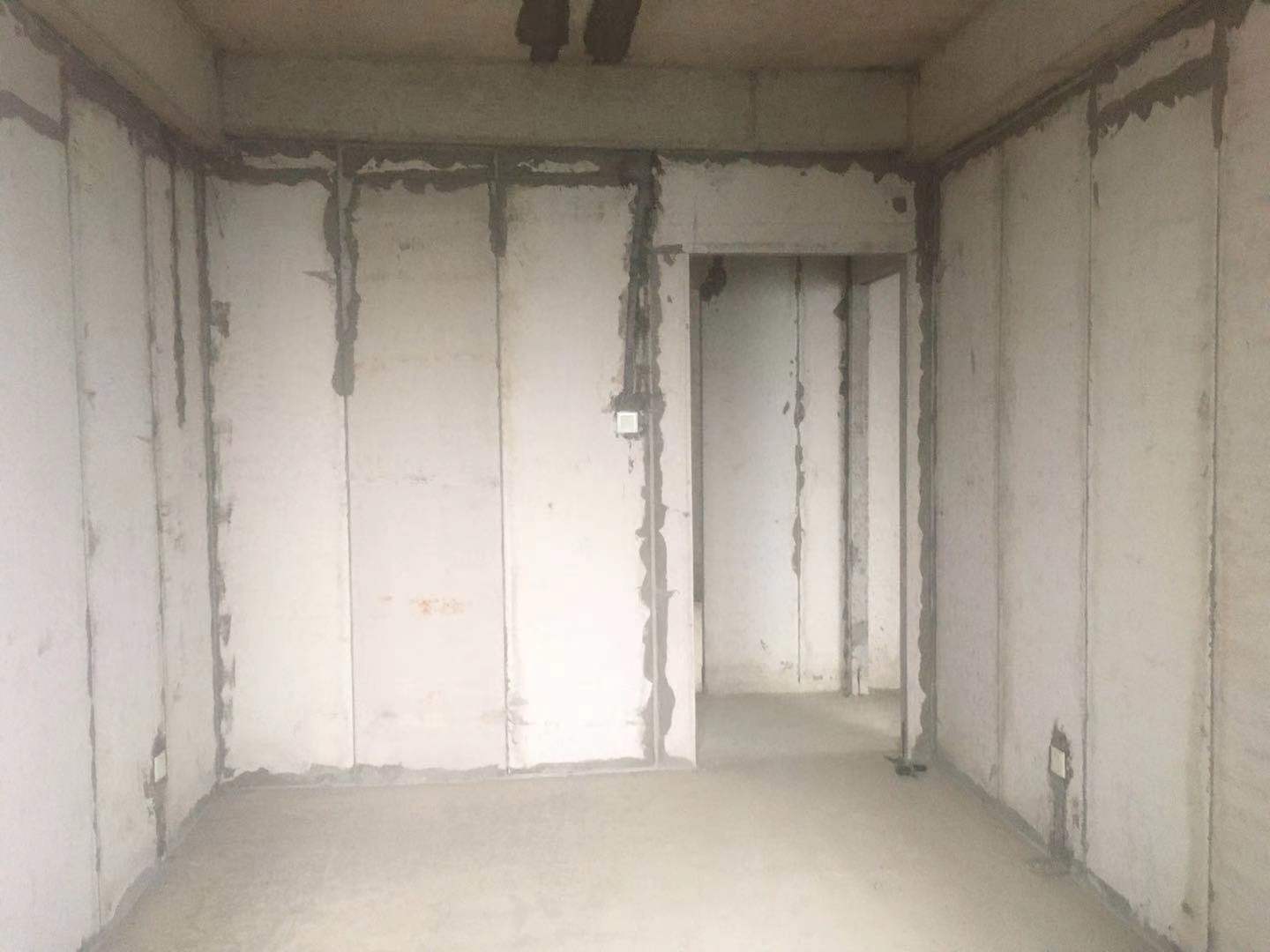 广德荷苑  3室2厅2卫   56.80万客厅