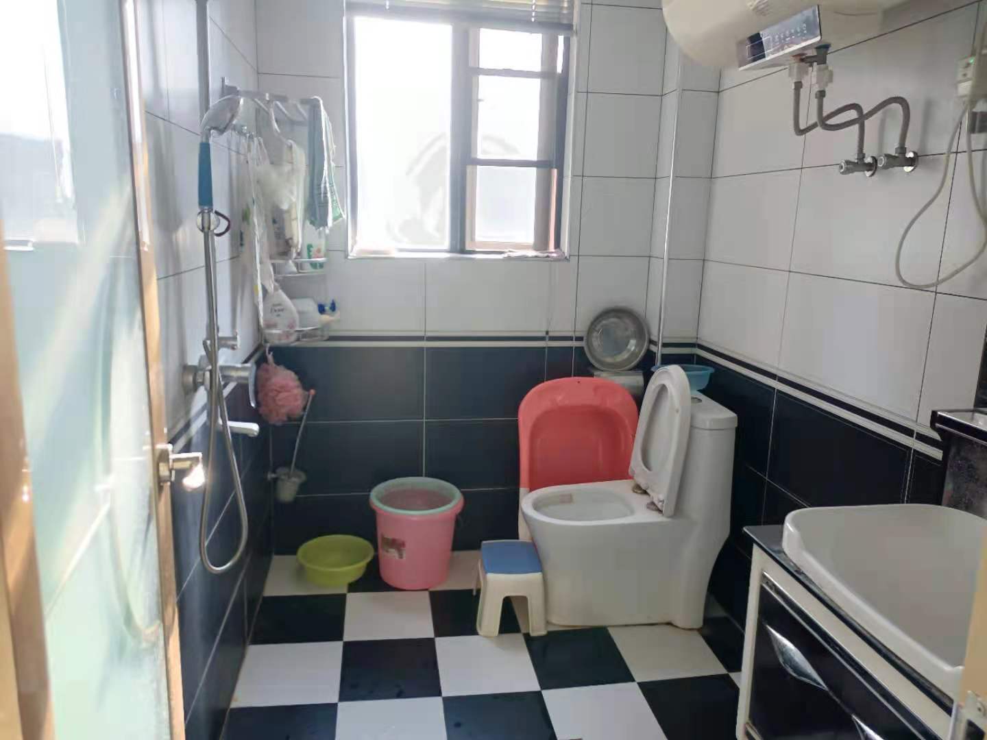 金益紫檀  4室2厅2卫    90.0万 金益紫檀  4室2厅2卫    90.0万卫生间