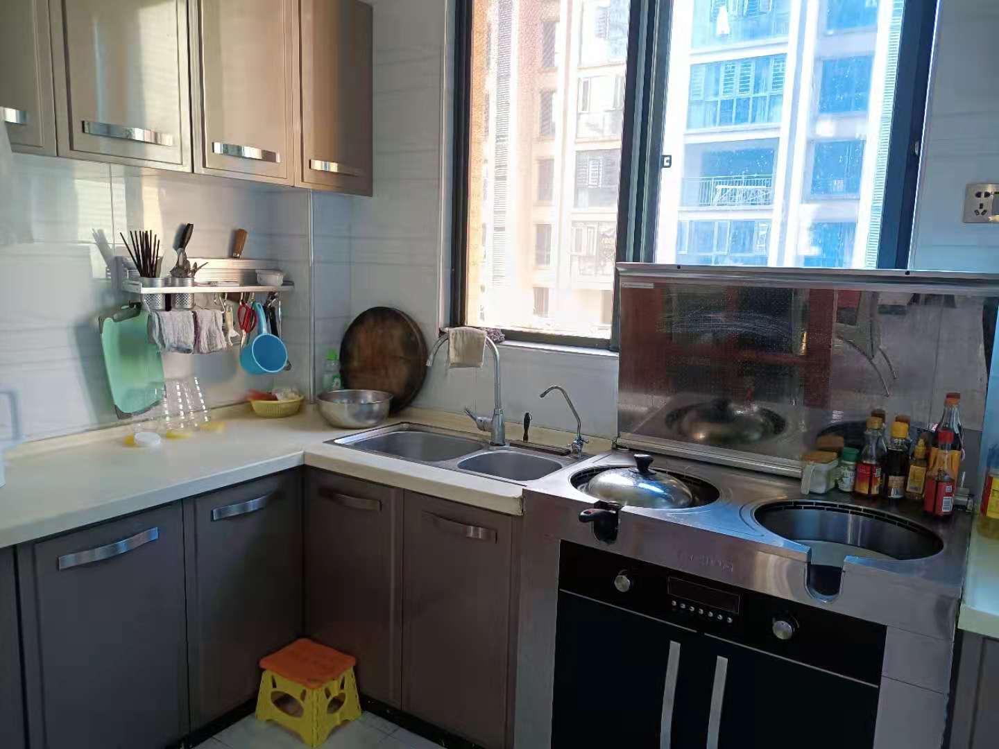 金益紫檀  4室2厅2卫    90.0万 金益紫檀  4室2厅2卫    90.0万厨房