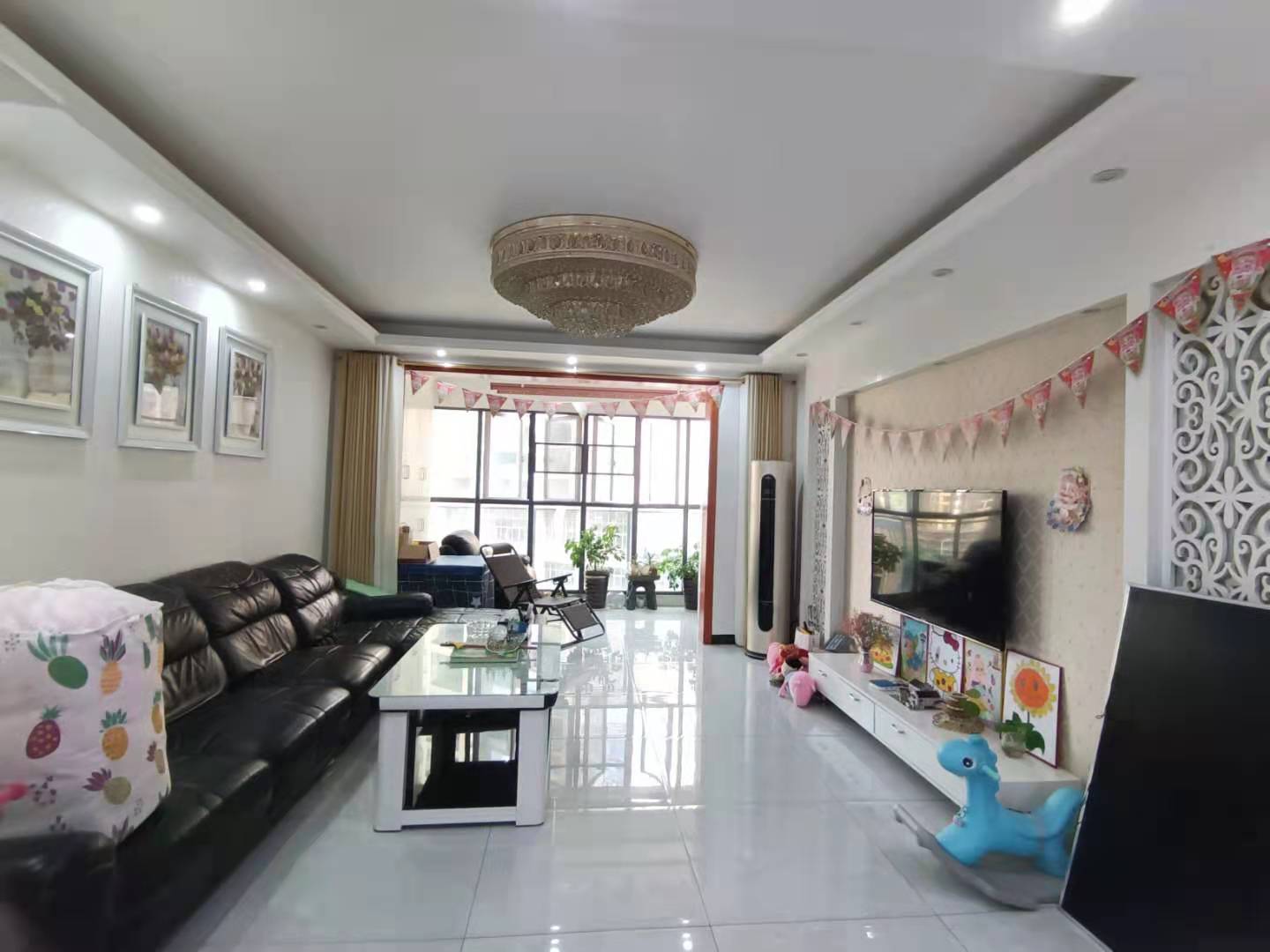 金益紫檀  4室2厅2卫    90.0万 金益紫檀  4室2厅2卫    90.0万客厅