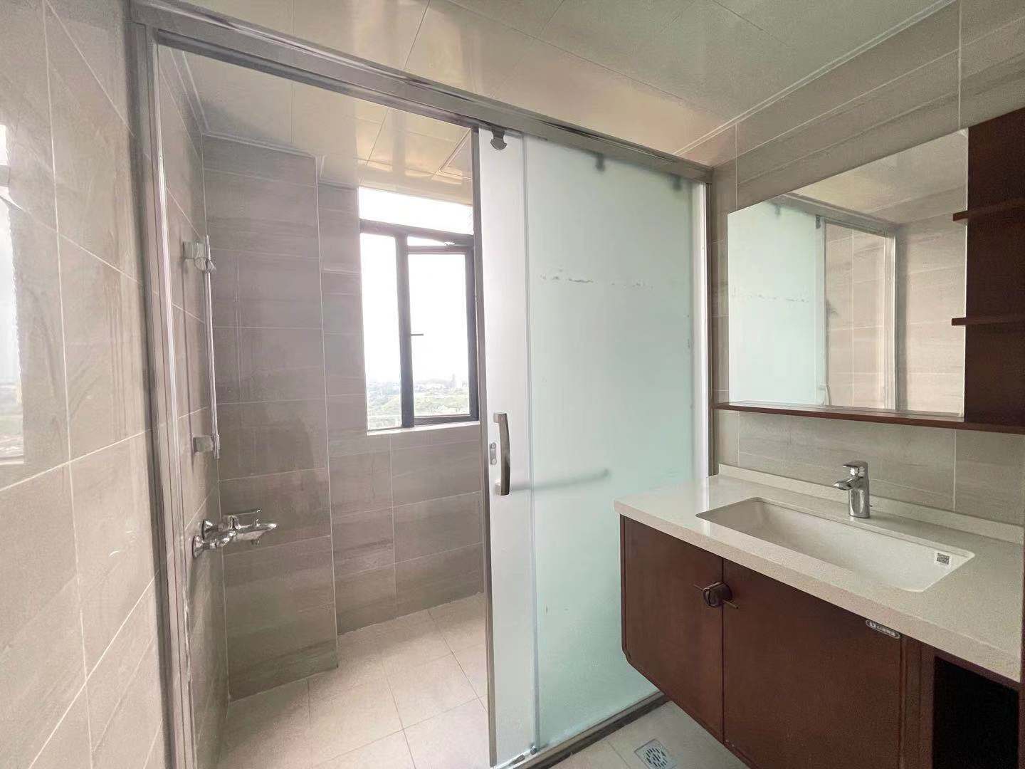 新辉国际城 3室2厅2卫 2000.0元/月 新辉国际城 3室2厅2卫 2000.0元/月室内图