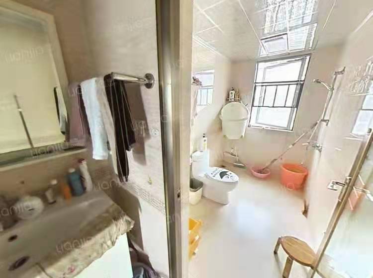 中国铁建国际城一期  3室2厅2卫    2200.0元/月室内图1