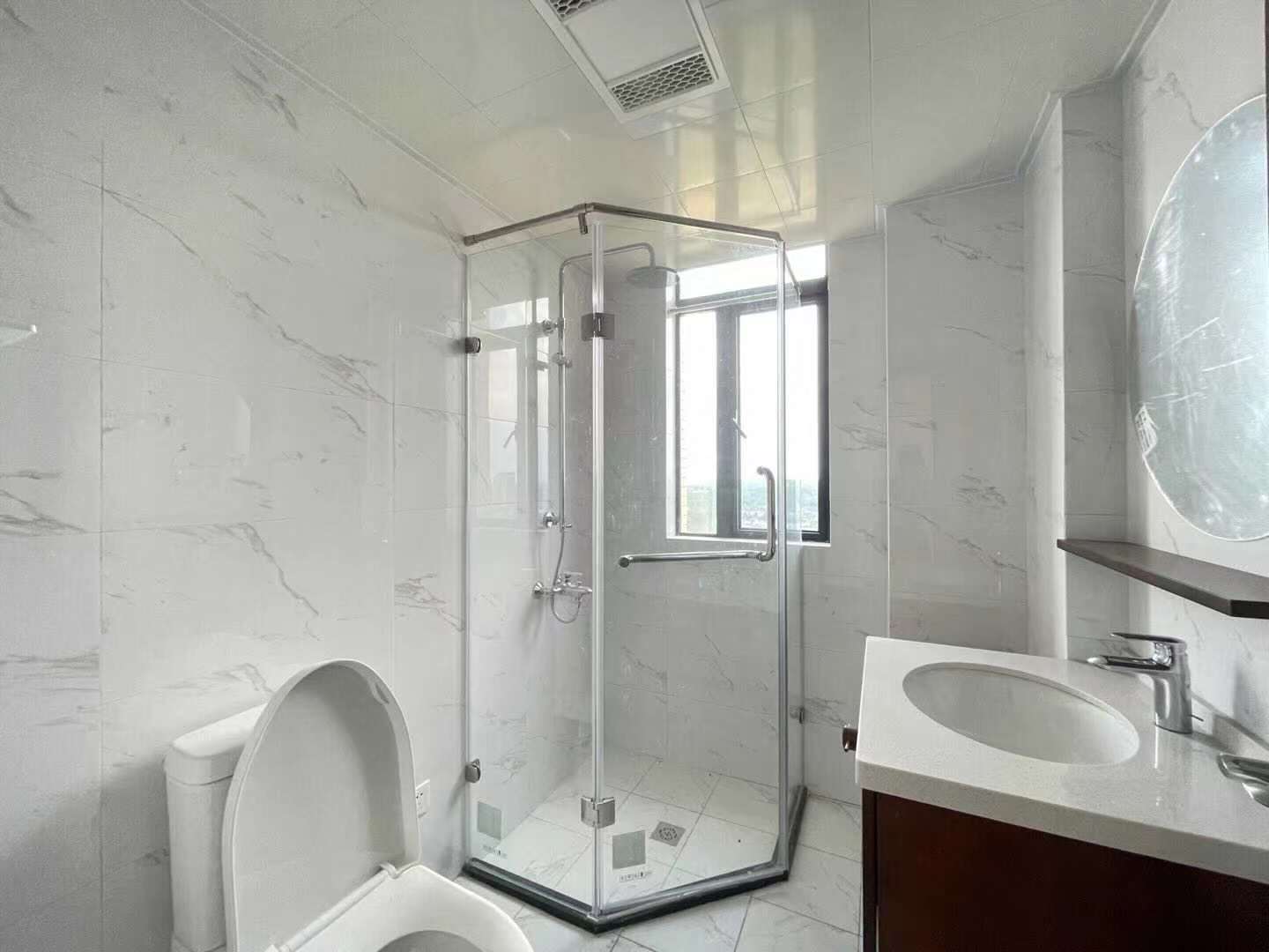 新辉国际城 3室2厅2卫 2000.0元/月 新辉国际城 3室2厅2卫 2000.0元/月室内图