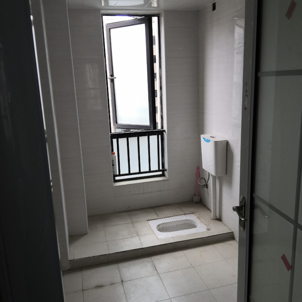 达美D6区  3室2厅1卫    2800.0元/月室内图