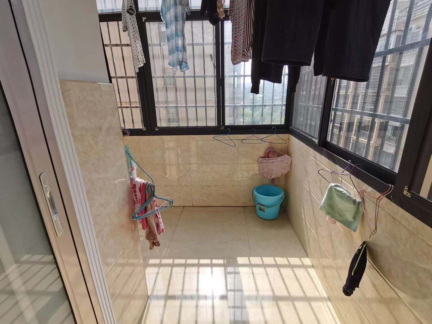 孙河九龙湾  4室2厅2卫    95.8万 孙河九龙湾  4室2厅2卫    95.8万阳台