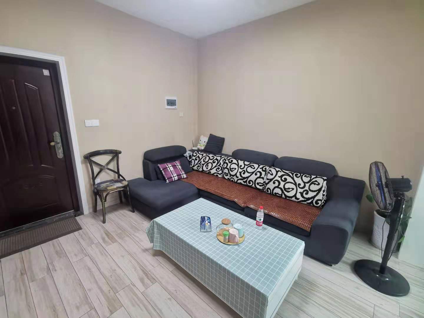 西子莲花  1室1厅1卫    1600.0元/月 西子莲花  1室1厅1卫    1600.0元/月室内图