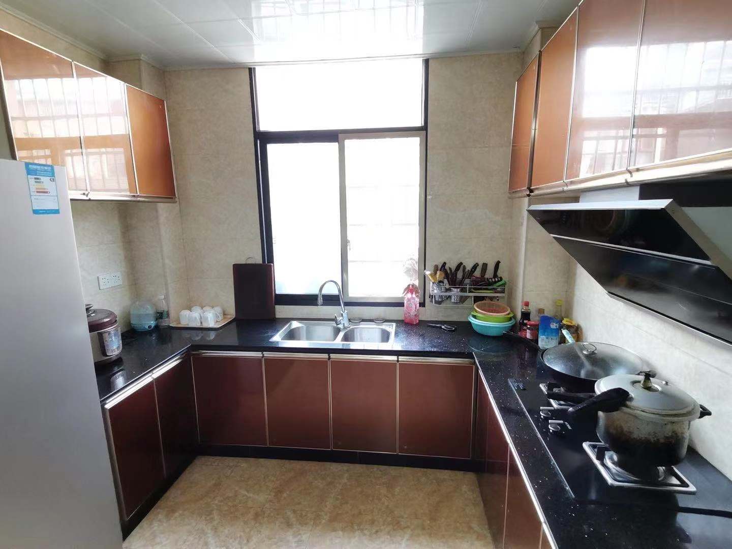 孙河九龙湾  4室2厅2卫    95.8万 孙河九龙湾  4室2厅2卫    95.8万厨房