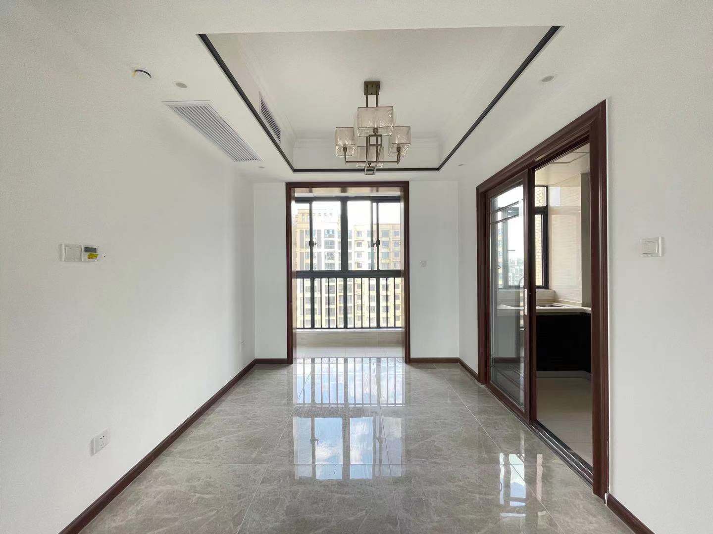 新辉国际城 3室2厅2卫 2000.0元/月 新辉国际城 3室2厅2卫 2000.0元/月室内图