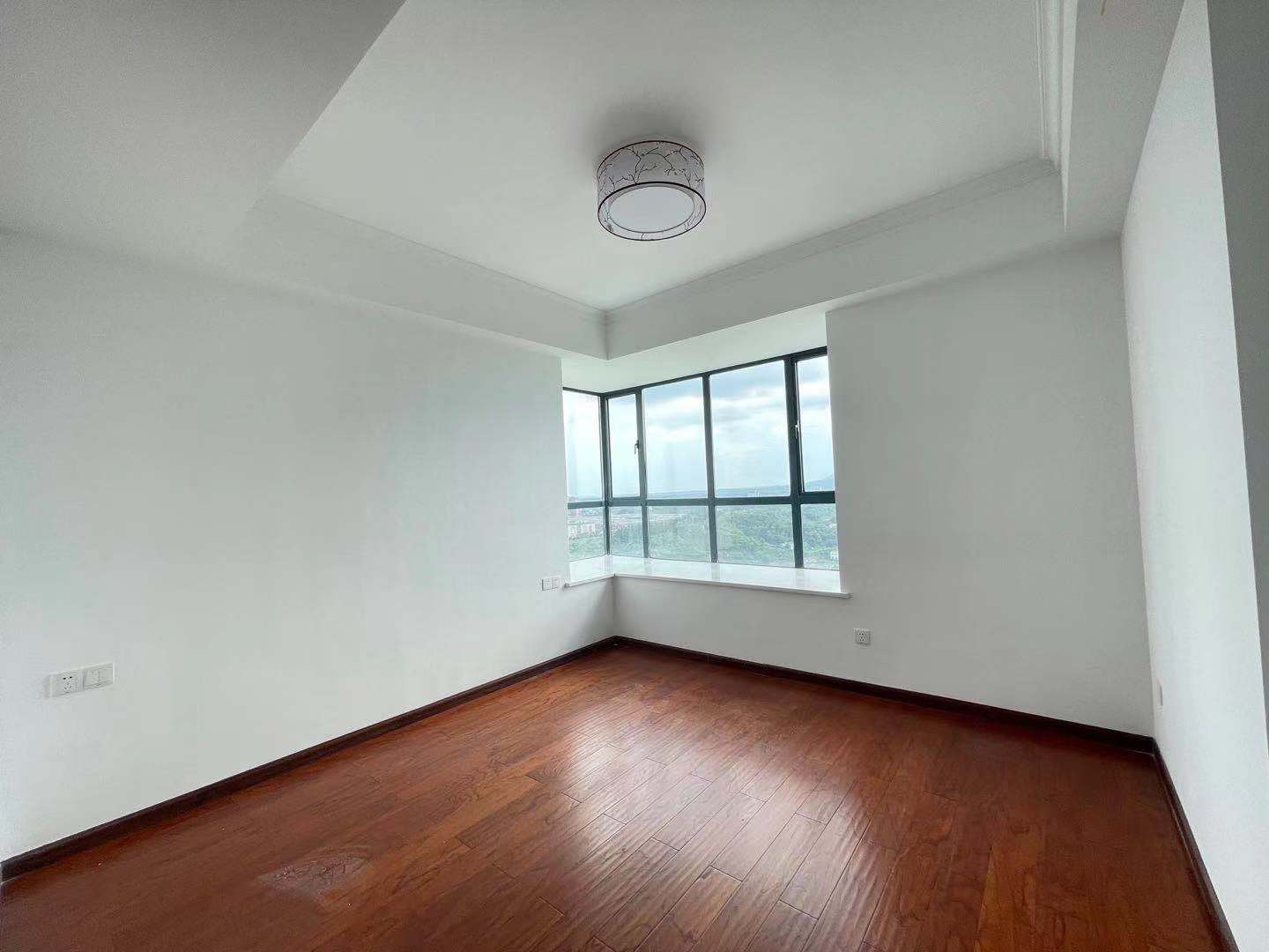 新辉国际城 3室2厅2卫 2000.0元/月 新辉国际城 3室2厅2卫 2000.0元/月室内图