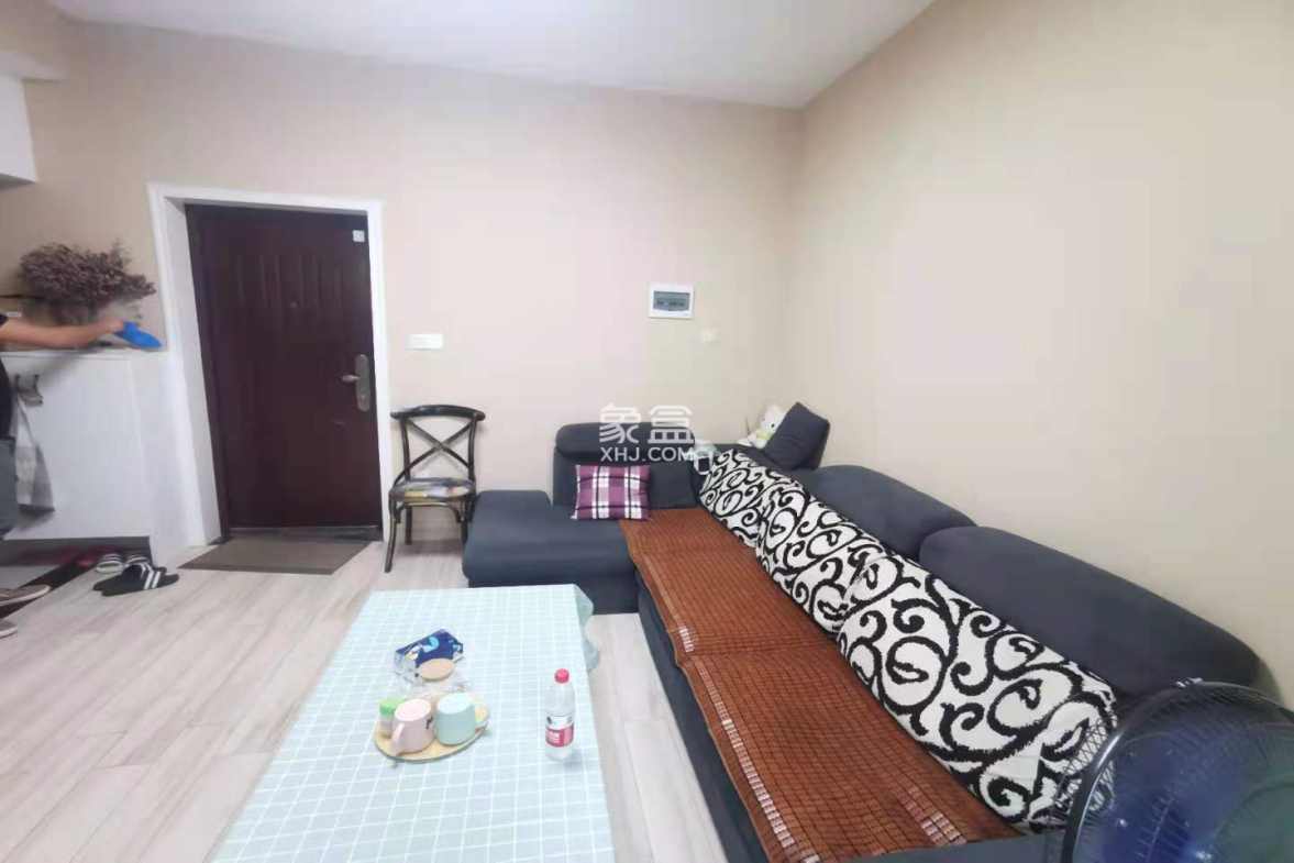 西子莲花  1室1厅1卫    1600.0元/月 西子莲花  1室1厅1卫    1600.0元/月室内图