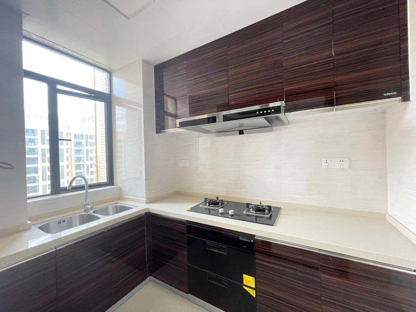 新辉国际城 3室2厅2卫 2000.0元/月 新辉国际城 3室2厅2卫 2000.0元/月室内图