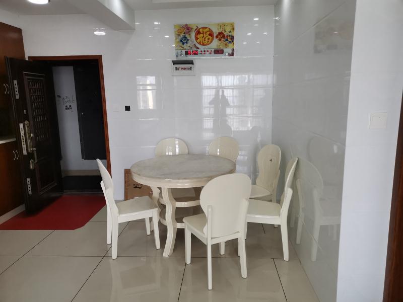 湖景花园 2室2厅1卫 2200.0元/月 湖景花园 2室2厅1卫 2200.0元/月室内图