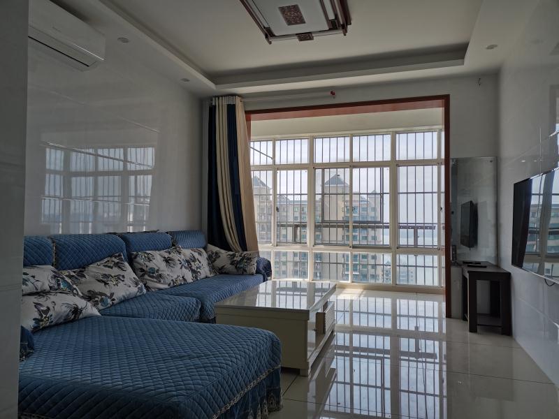 湖景花园 2室2厅1卫 2200.0元/月 湖景花园 2室2厅1卫 2200.0元/月户型图