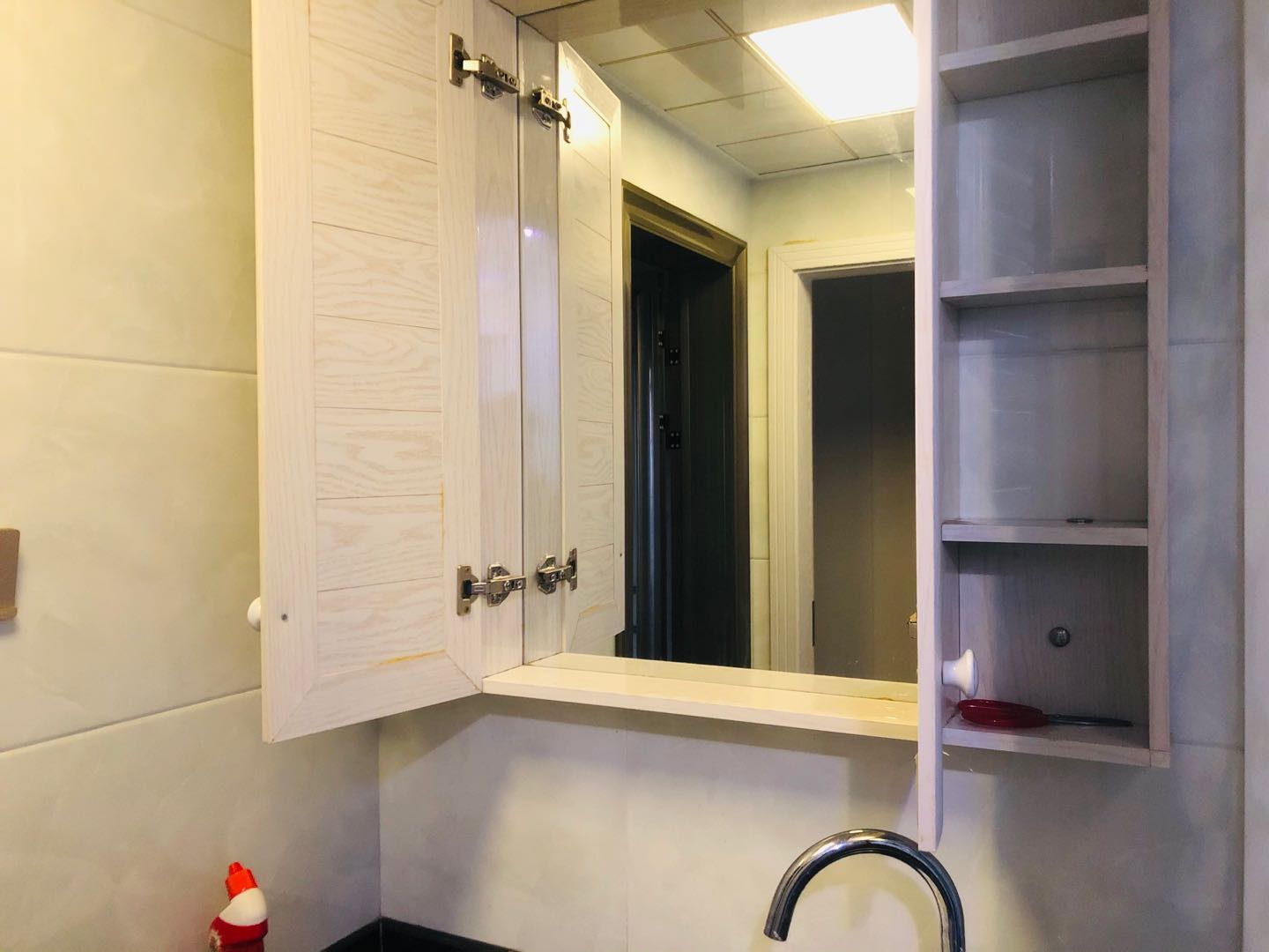 悦湖山 4室2厅2卫 3700.0元/月 悦湖山 4室2厅2卫 3700.0元/月室内图