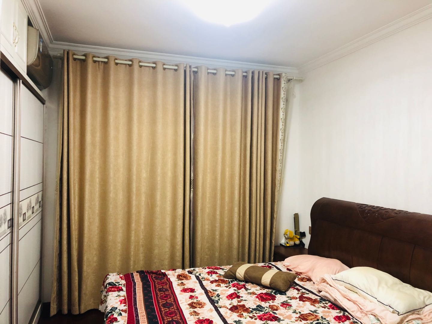 悦湖山 4室2厅2卫 3700.0元/月 悦湖山 4室2厅2卫 3700.0元/月室内图