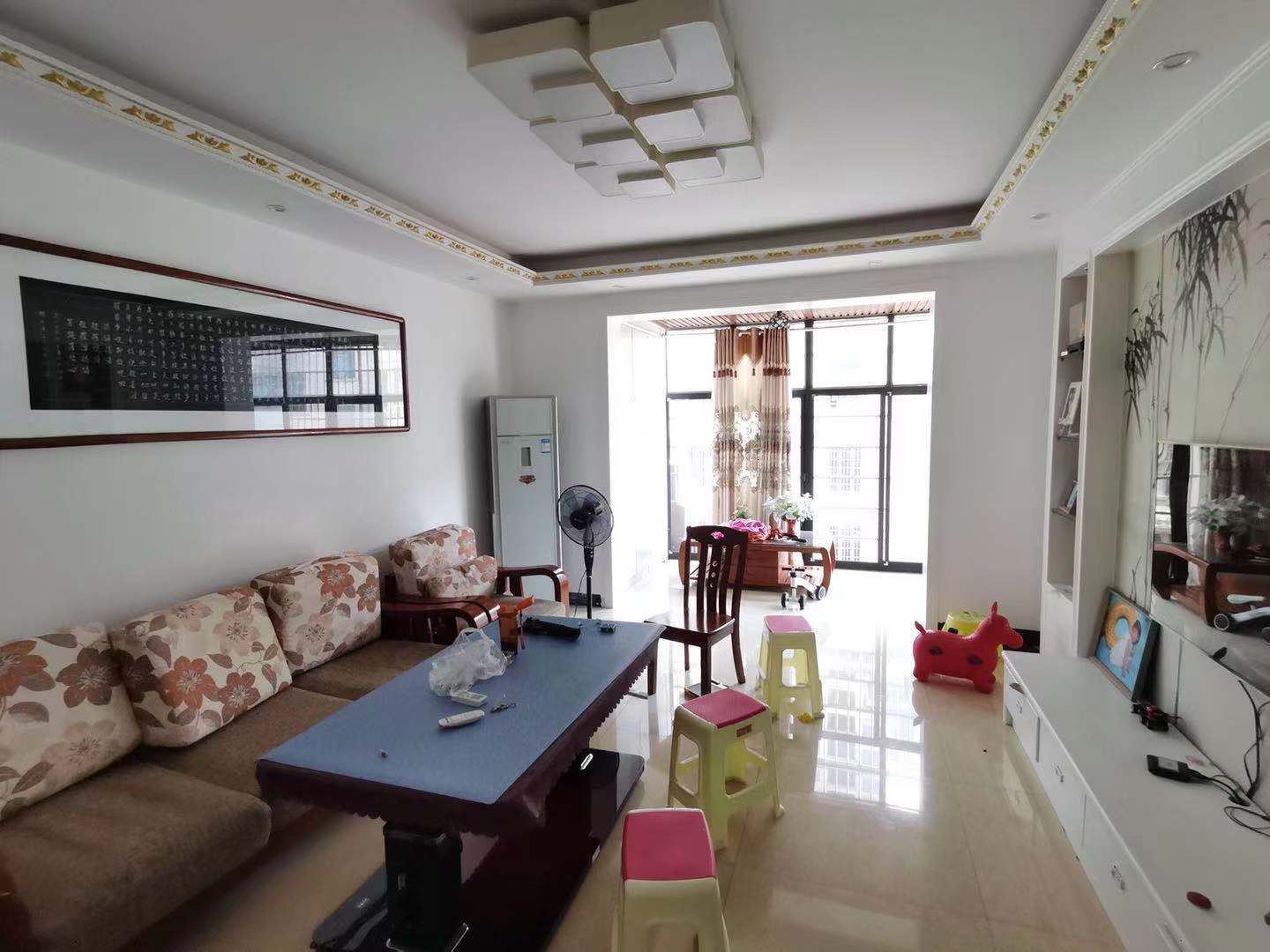 孙河九龙湾  4室2厅2卫    95.8万 孙河九龙湾  4室2厅2卫    95.8万客厅