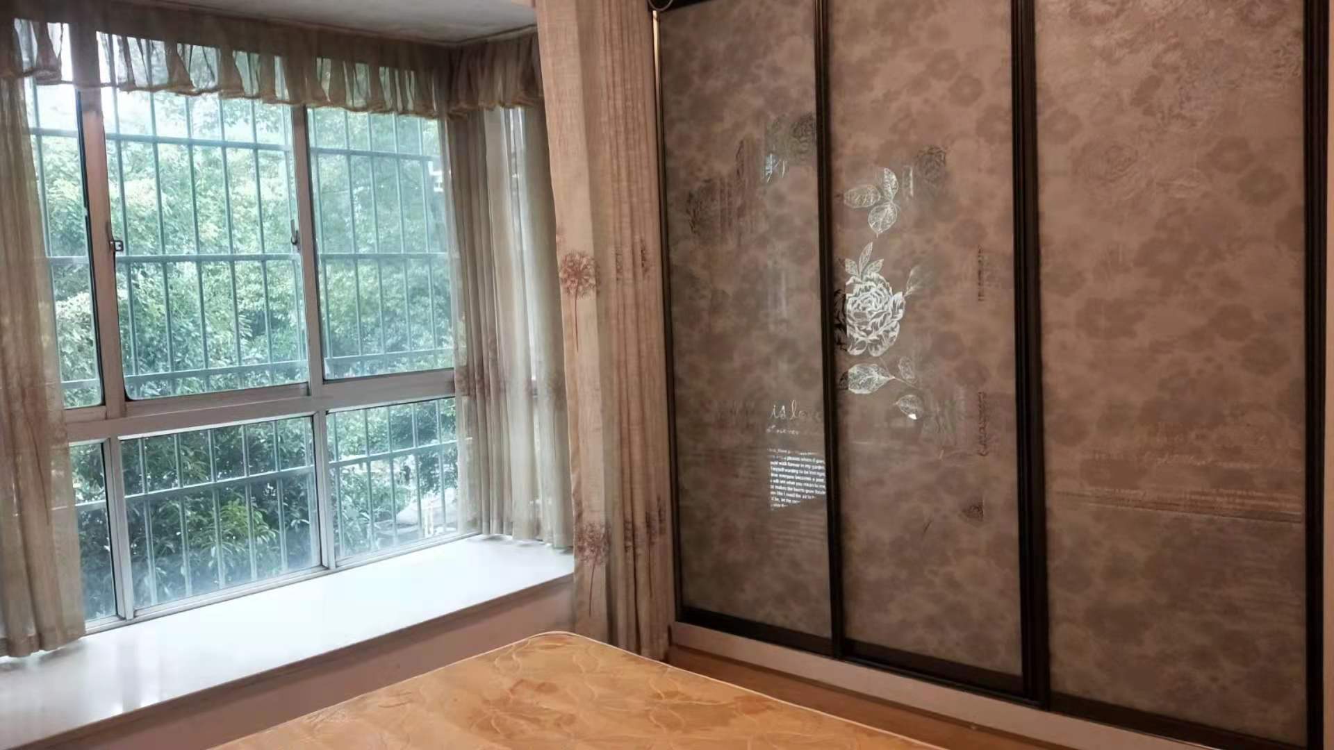 明兴花苑  4室2厅2卫   2500.00元/月室内图