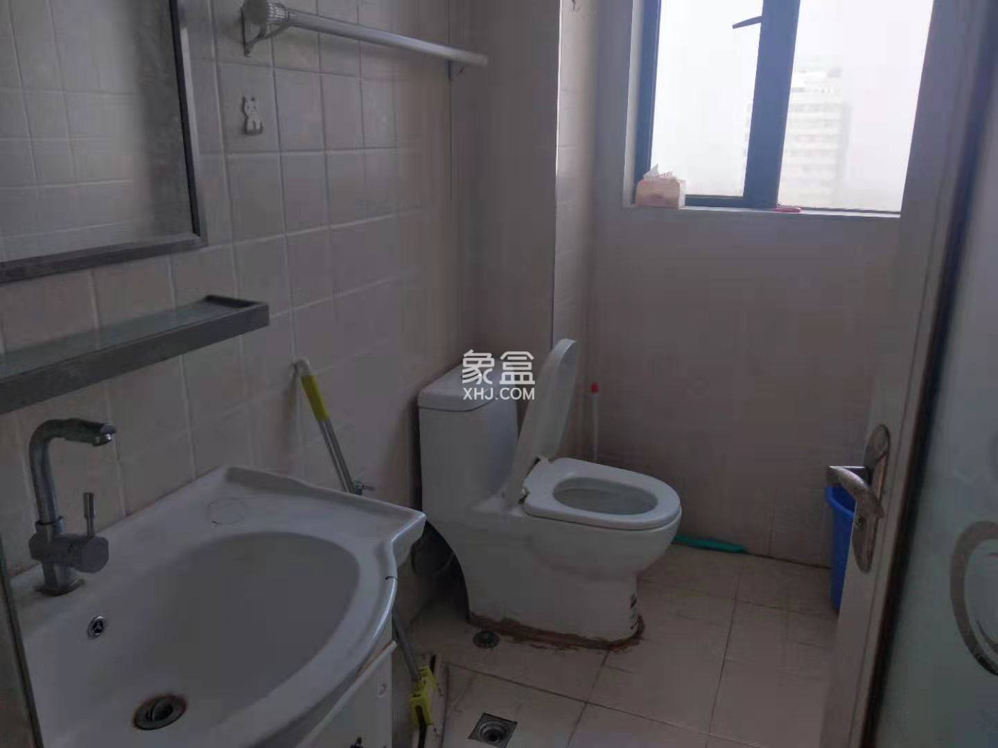 雄森国际  2室2厅1卫    1800.0元/月 雄森国际  2室2厅1卫    1800.0元/月室内图