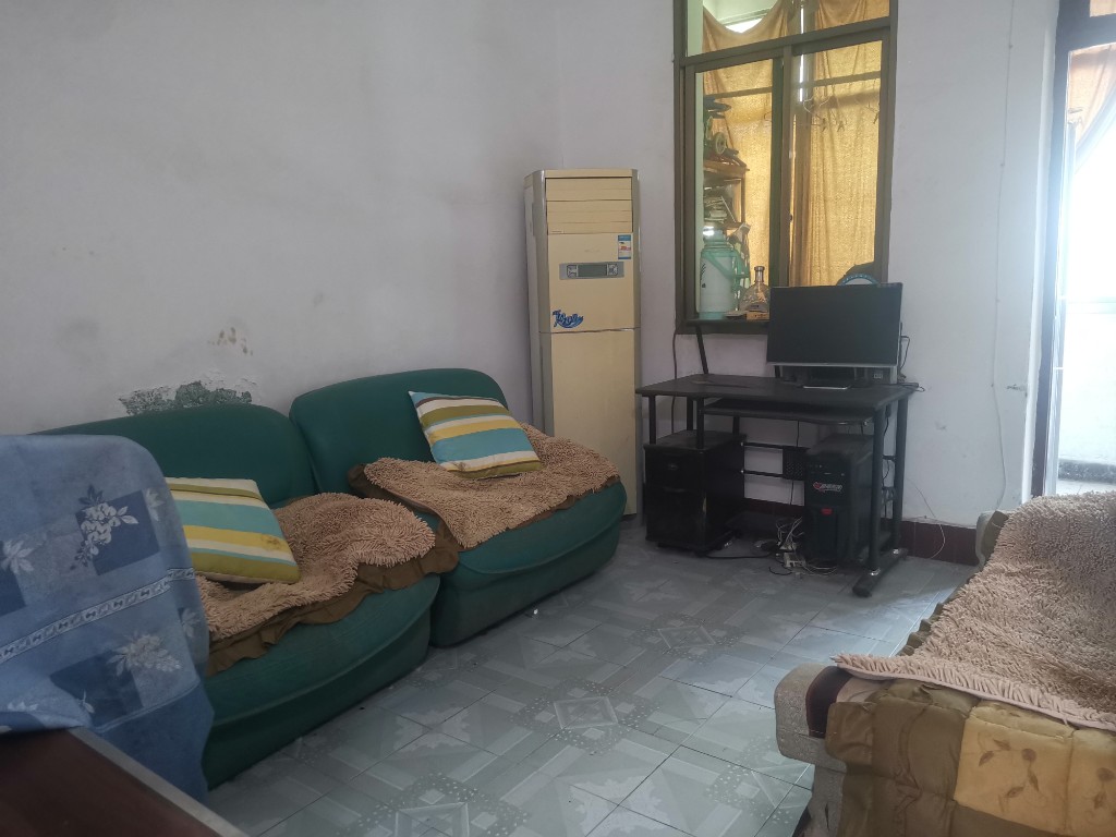 人民路散盘 1室1厅1卫 500.0元/月 人民路散盘 1室1厅1卫 500.0元/月室内图